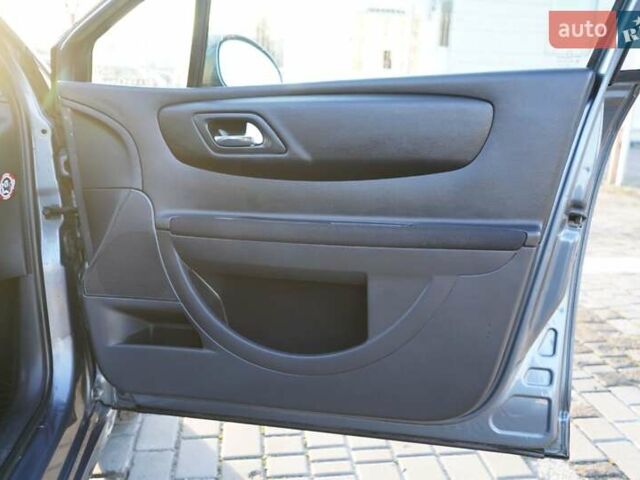 Серый Ситроен С4, объемом двигателя 1.4 л и пробегом 300 тыс. км за 4499 $, фото 13 на Automoto.ua