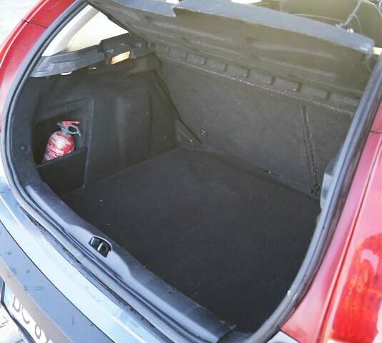 Серый Ситроен С4, объемом двигателя 1.4 л и пробегом 300 тыс. км за 4499 $, фото 9 на Automoto.ua