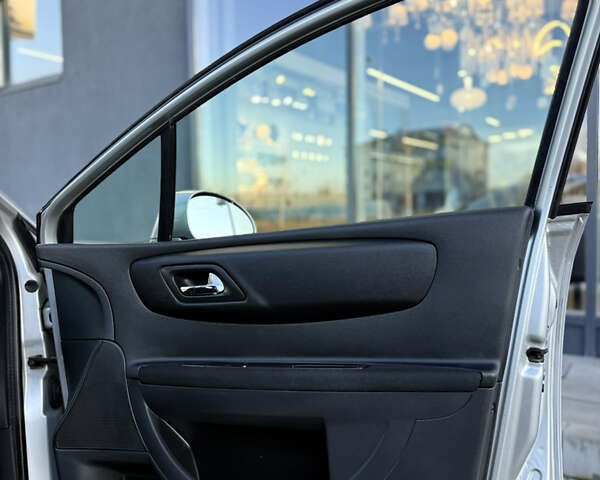 Серый Ситроен С4, объемом двигателя 1.56 л и пробегом 215 тыс. км за 4500 $, фото 28 на Automoto.ua