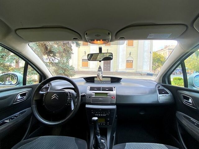 Серый Ситроен С4, объемом двигателя 1.6 л и пробегом 284 тыс. км за 3150 $, фото 6 на Automoto.ua