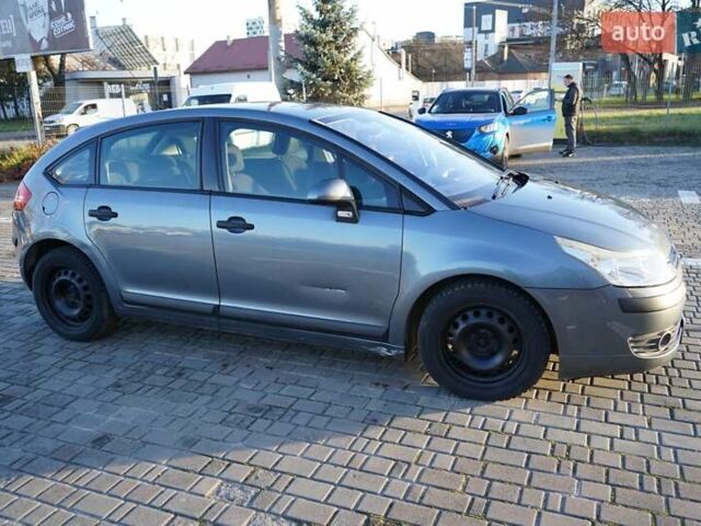 Серый Ситроен С4, объемом двигателя 1.4 л и пробегом 300 тыс. км за 4499 $, фото 2 на Automoto.ua