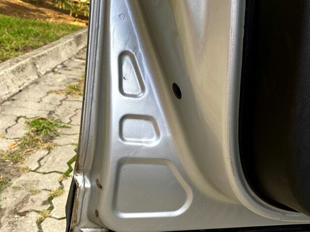 Серый Ситроен С4, объемом двигателя 1.6 л и пробегом 284 тыс. км за 3150 $, фото 3 на Automoto.ua