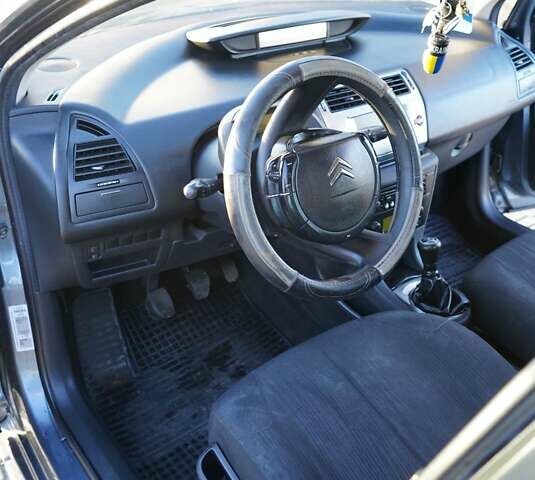 Серый Ситроен С4, объемом двигателя 1.4 л и пробегом 300 тыс. км за 4499 $, фото 12 на Automoto.ua