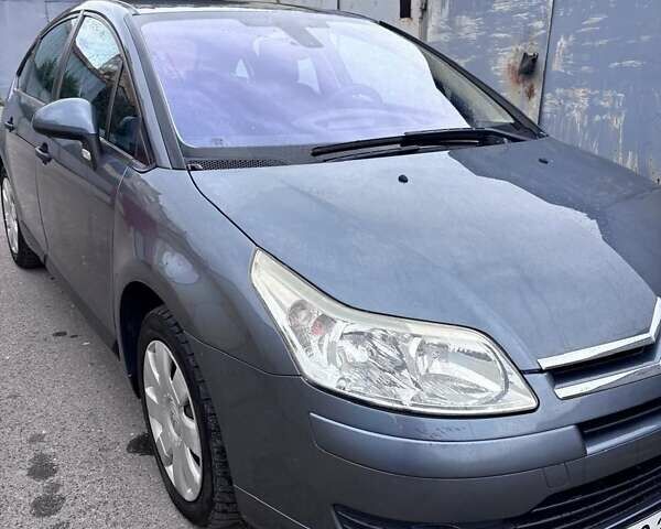 Серый Ситроен С4, объемом двигателя 1.6 л и пробегом 256 тыс. км за 5200 $, фото 2 на Automoto.ua
