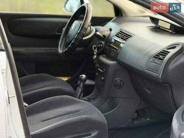 Серый Ситроен С4, объемом двигателя 1.6 л и пробегом 230 тыс. км за 4200 $, фото 12 на Automoto.ua