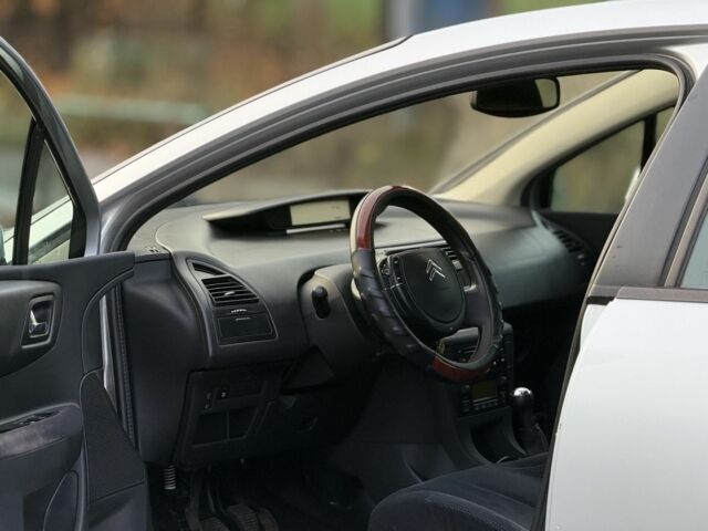 Серый Ситроен С4, объемом двигателя 1.6 л и пробегом 230 тыс. км за 4200 $, фото 5 на Automoto.ua