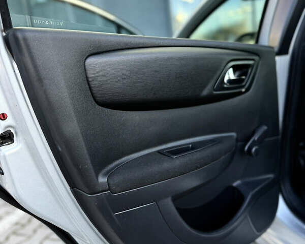 Серый Ситроен С4, объемом двигателя 1.56 л и пробегом 215 тыс. км за 4500 $, фото 29 на Automoto.ua