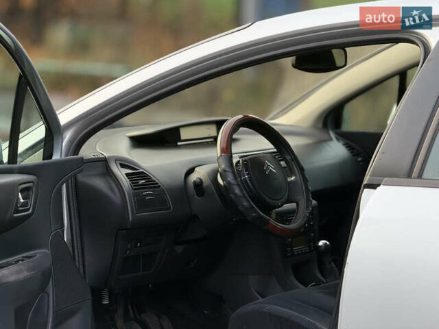 Серый Ситроен С4, объемом двигателя 1.6 л и пробегом 230 тыс. км за 4200 $, фото 5 на Automoto.ua