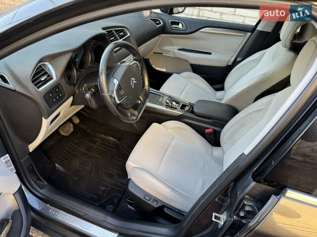 Серый Ситроен С4, объемом двигателя 1.56 л и пробегом 250 тыс. км за 6800 $, фото 7 на Automoto.ua