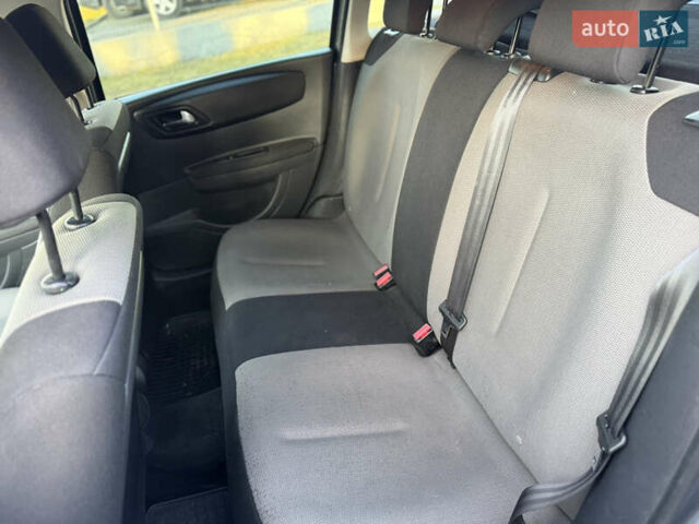 Серый Ситроен С4, объемом двигателя 1.6 л и пробегом 155 тыс. км за 3550 $, фото 13 на Automoto.ua