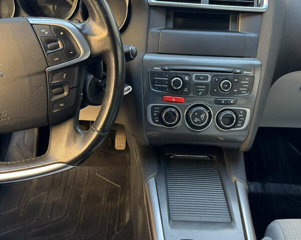 Серый Ситроен С4, объемом двигателя 1.56 л и пробегом 250 тыс. км за 6800 $, фото 8 на Automoto.ua