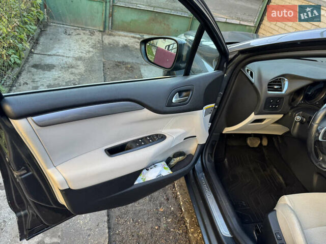 Серый Ситроен С4, объемом двигателя 1.56 л и пробегом 250 тыс. км за 6800 $, фото 6 на Automoto.ua