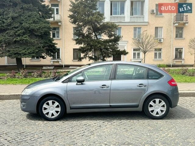 Серый Ситроен С4, объемом двигателя 1.6 л и пробегом 258 тыс. км за 5400 $, фото 7 на Automoto.ua