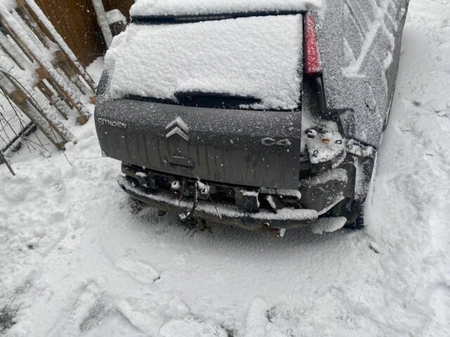 Серый Ситроен С4, объемом двигателя 1.6 л и пробегом 330 тыс. км за 2370 $, фото 4 на Automoto.ua