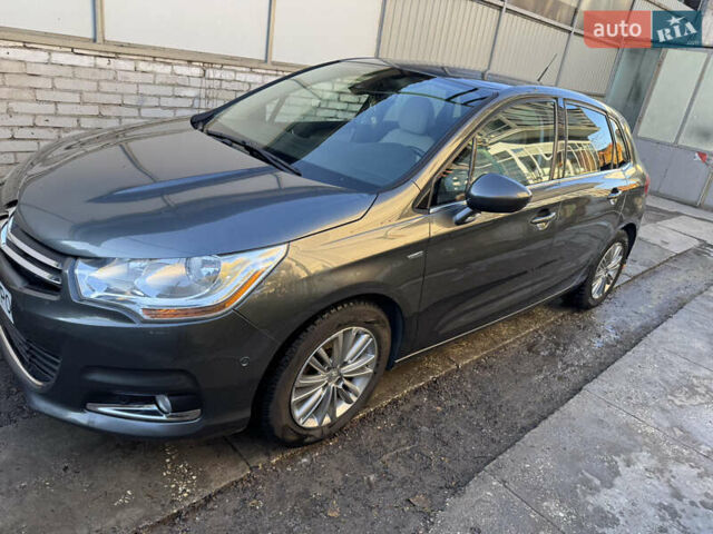 Серый Ситроен С4, объемом двигателя 1.56 л и пробегом 250 тыс. км за 6800 $, фото 1 на Automoto.ua