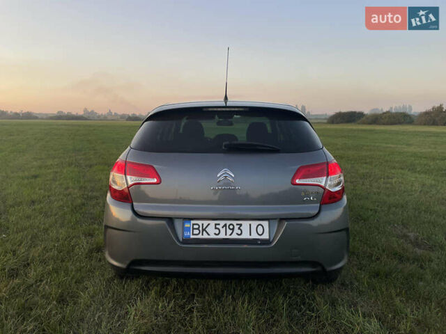 Серый Ситроен С4, объемом двигателя 1.6 л и пробегом 183 тыс. км за 5550 $, фото 6 на Automoto.ua