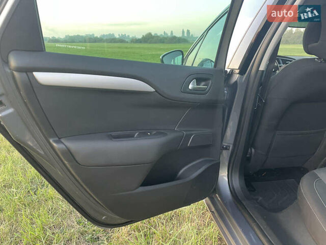 Серый Ситроен С4, объемом двигателя 1.6 л и пробегом 183 тыс. км за 5550 $, фото 25 на Automoto.ua