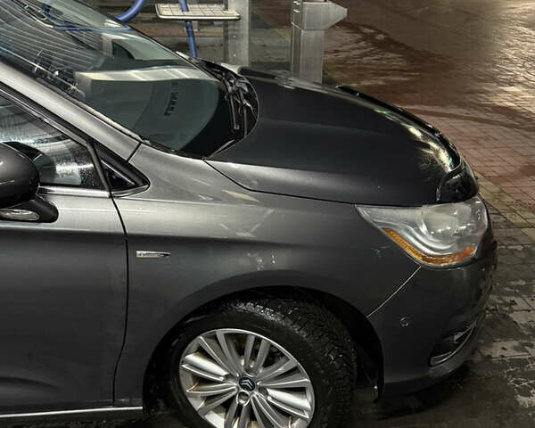 Серый Ситроен С4, объемом двигателя 1.56 л и пробегом 250 тыс. км за 8000 $, фото 3 на Automoto.ua