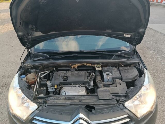 Серый Ситроен С4, объемом двигателя 1.6 л и пробегом 163 тыс. км за 5600 $, фото 3 на Automoto.ua