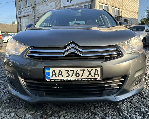 Серый Ситроен С4, объемом двигателя 1.6 л и пробегом 274 тыс. км за 6700 $, фото 1 на Automoto.ua