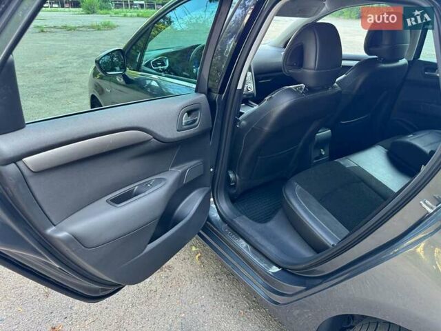 Серый Ситроен С4, объемом двигателя 1.56 л и пробегом 280 тыс. км за 7300 $, фото 38 на Automoto.ua