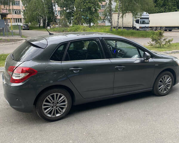 Серый Ситроен С4, объемом двигателя 1.6 л и пробегом 300 тыс. км за 6800 $, фото 5 на Automoto.ua