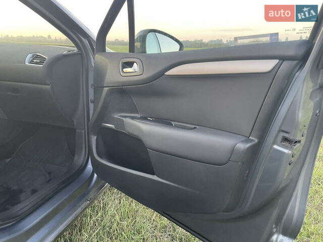 Серый Ситроен С4, объемом двигателя 1.6 л и пробегом 183 тыс. км за 5550 $, фото 18 на Automoto.ua