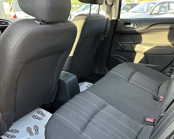 Серый Ситроен С4, объемом двигателя 1.6 л и пробегом 274 тыс. км за 6700 $, фото 3 на Automoto.ua