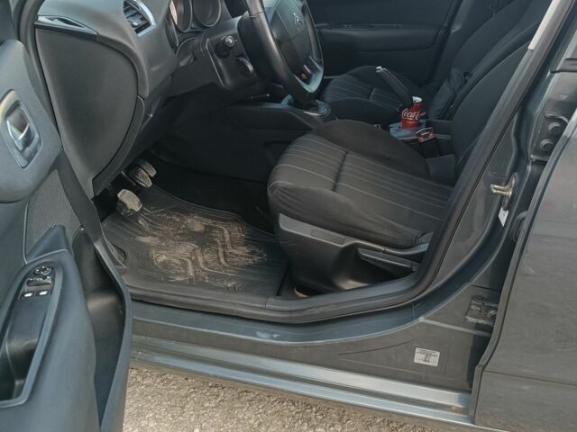 Серый Ситроен С4, объемом двигателя 1.6 л и пробегом 163 тыс. км за 5600 $, фото 6 на Automoto.ua