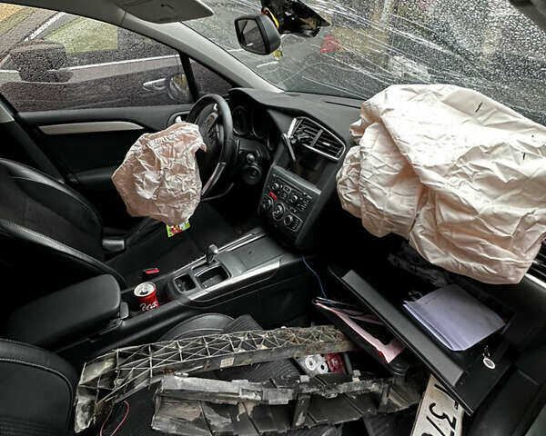 Ситроен С4 2011 в Ужгороде на Automoto.ua Серый Ситроен С4, объемом двигателя 1.59 л и пробегом 155 тыс. км за 2500 $, фото 10 на Automoto.ua