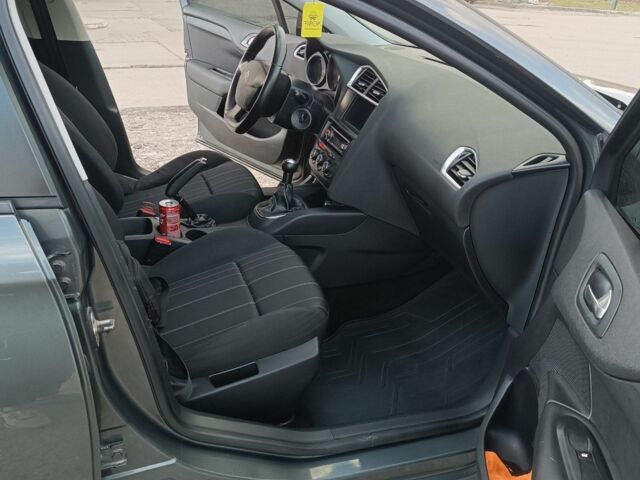 Серый Ситроен С4, объемом двигателя 1.6 л и пробегом 163 тыс. км за 5600 $, фото 5 на Automoto.ua