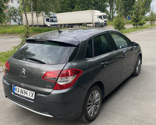 Серый Ситроен С4, объемом двигателя 1.6 л и пробегом 300 тыс. км за 6800 $, фото 4 на Automoto.ua