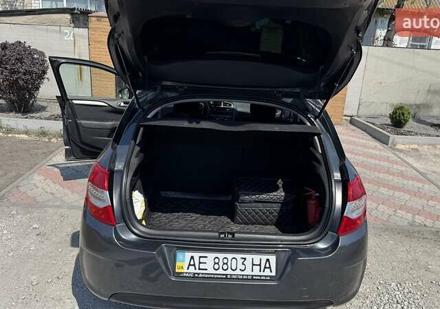 Серый Ситроен С4, объемом двигателя 1.6 л и пробегом 182 тыс. км за 5500 $, фото 15 на Automoto.ua