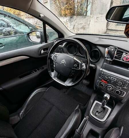 Серый Ситроен С4, объемом двигателя 1.6 л и пробегом 110 тыс. км за 8100 $, фото 7 на Automoto.ua