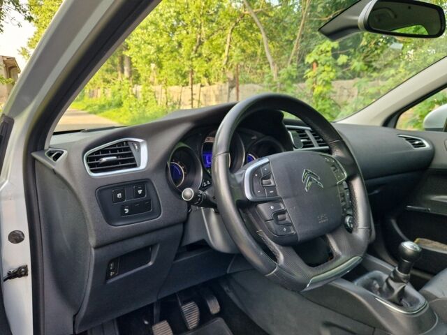 Серый Ситроен С4, объемом двигателя 1.6 л и пробегом 300 тыс. км за 6600 $, фото 1 на Automoto.ua