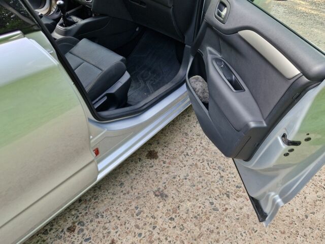 Серый Ситроен С4, объемом двигателя 1.6 л и пробегом 300 тыс. км за 6600 $, фото 12 на Automoto.ua