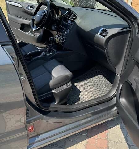 Серый Ситроен С4, объемом двигателя 1.6 л и пробегом 182 тыс. км за 5500 $, фото 17 на Automoto.ua