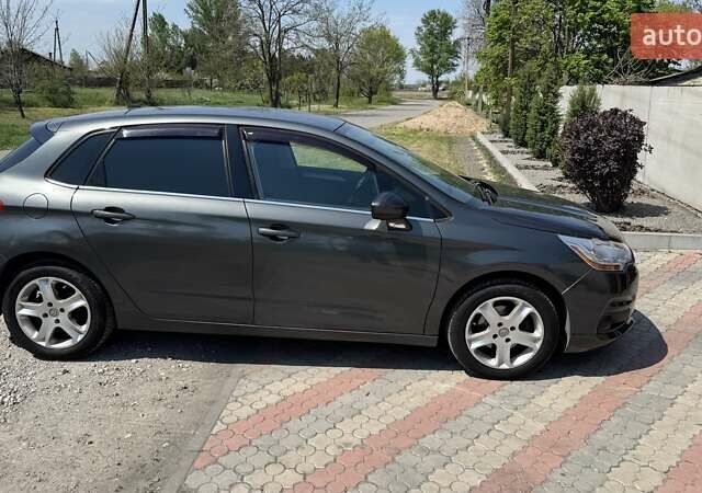 Серый Ситроен С4, объемом двигателя 1.6 л и пробегом 182 тыс. км за 5500 $, фото 7 на Automoto.ua