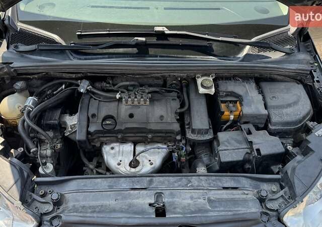 Серый Ситроен С4, объемом двигателя 1.6 л и пробегом 182 тыс. км за 5500 $, фото 18 на Automoto.ua