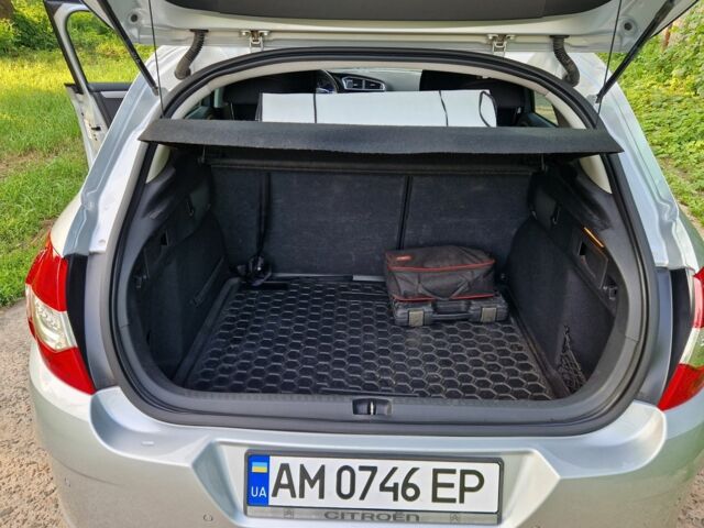 Серый Ситроен С4, объемом двигателя 1.6 л и пробегом 300 тыс. км за 6600 $, фото 9 на Automoto.ua