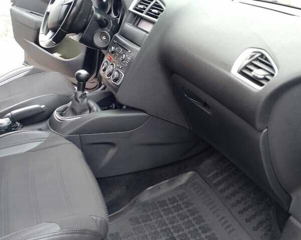 Серый Ситроен С4, объемом двигателя 1.6 л и пробегом 233 тыс. км за 8300 $, фото 12 на Automoto.ua