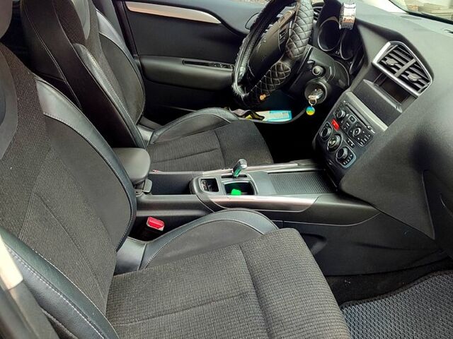 Серый Ситроен С4, объемом двигателя 1.6 л и пробегом 145 тыс. км за 6000 $, фото 1 на Automoto.ua