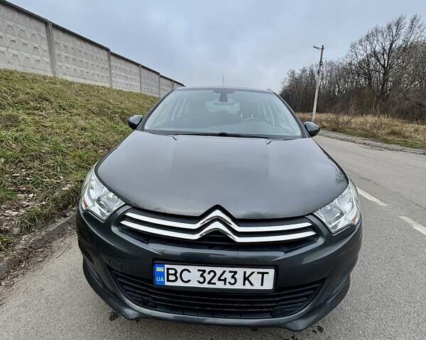 Серый Ситроен С4, объемом двигателя 1.56 л и пробегом 221 тыс. км за 8000 $, фото 2 на Automoto.ua