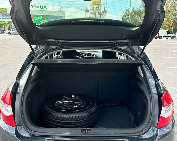 Серый Ситроен С4, объемом двигателя 1.4 л и пробегом 130 тыс. км за 7999 $, фото 6 на Automoto.ua