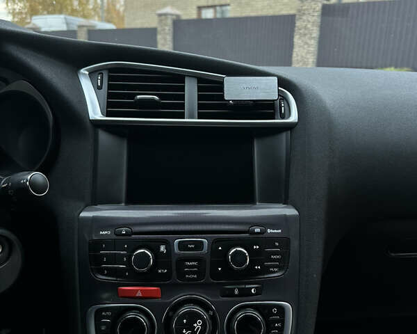 Серый Ситроен С4, объемом двигателя 1.56 л и пробегом 296 тыс. км за 7600 $, фото 14 на Automoto.ua