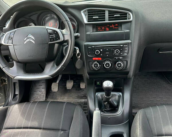 Серый Ситроен С4, объемом двигателя 1.4 л и пробегом 130 тыс. км за 7999 $, фото 11 на Automoto.ua