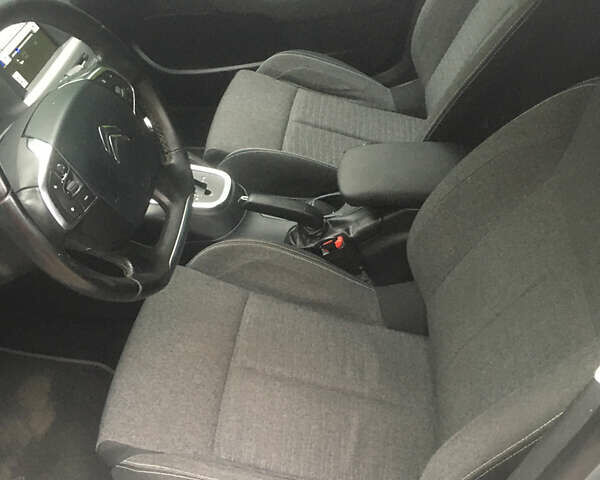 Серый Ситроен С4, объемом двигателя 1.56 л и пробегом 190 тыс. км за 10800 $, фото 11 на Automoto.ua