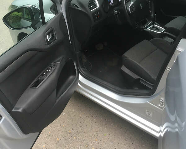 Серый Ситроен С4, объемом двигателя 1.56 л и пробегом 190 тыс. км за 10800 $, фото 8 на Automoto.ua