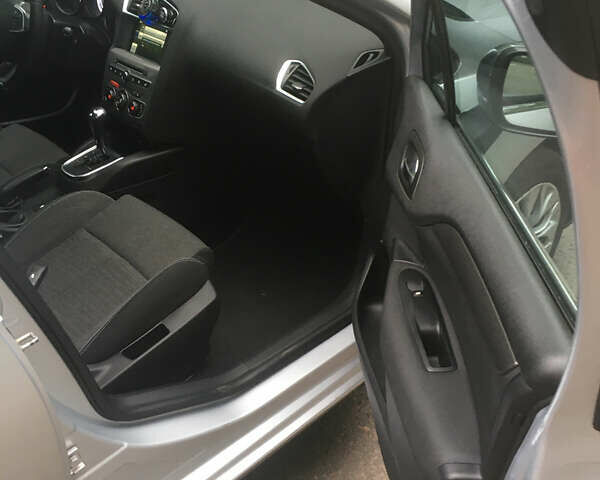 Серый Ситроен С4, объемом двигателя 1.56 л и пробегом 190 тыс. км за 10800 $, фото 10 на Automoto.ua