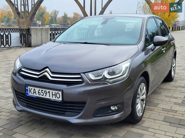 Серый Ситроен С4, объемом двигателя 1.2 л и пробегом 122 тыс. км за 9800 $, фото 2 на Automoto.ua